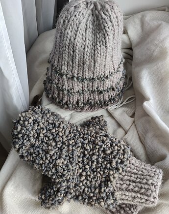 Komplet czapka i rękawiczki z jednym palcem z wełny boucle SHEEPY, Po.dziergane