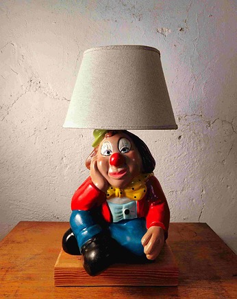 Lampa Zamyślony Klaun, KLAMOTOWNIA PANA TUSTA