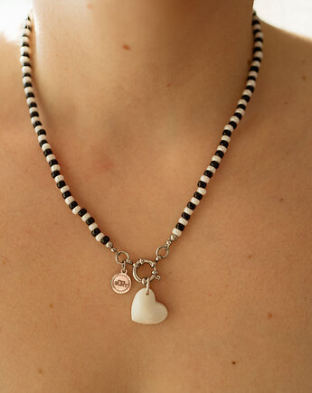 Naszyjnik z koralików z zawieszką serce, Dwie Gliny