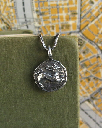 Zawieszka srebrna moneta z biegnącym koniem, Antilica