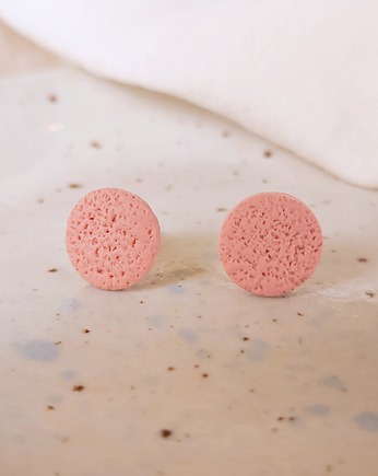 Różowe kolczyki sztyfty kropki, minimalistyczna biżuteria boho akcesoria, Dary Rusałki