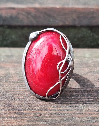 Piekielna czerwień - pierścionek regulowany, po drugiej stronie lustra