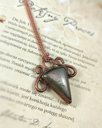 Wisior miedziany z różowym labradorytem Aurora Naturalis, Treemasters Copper Jewelry