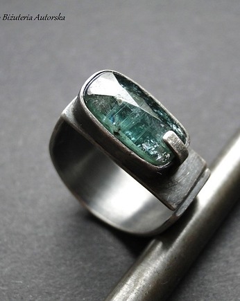 Pierścień Green Kyanite, Memero