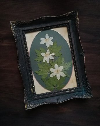 Obraz, kompozycja z kwiatów wiosennych w stylizowanej ramie retro, Niebieski Zagajnik