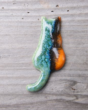 Ceramiczny magnes kot zielony z pomarańczą, Gliniana Koniczynka