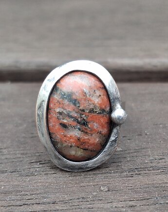 Jaspis - pierścionek regulowany, po drugiej stronie lustra