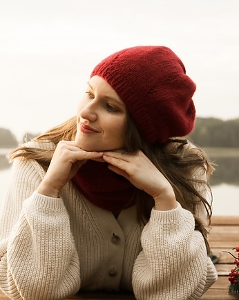Czerwona czapka beretowa z alpaki Parisian Chic, Holy Alpaca Knit