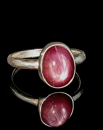 Pierścionek subtelle- Rubin gwiaździsty, Pracownia Neores