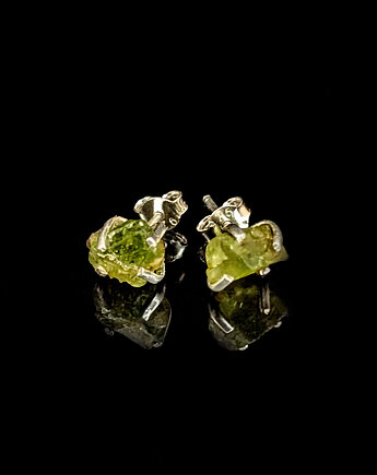 Kolczyki srebrne surowa zieleń oliwinów, Pracownia Neores