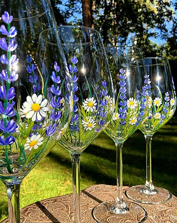 Kieliszki na wino ręcznie malowane Lawenda i  stokrotki., Edyta Tobiasz Art