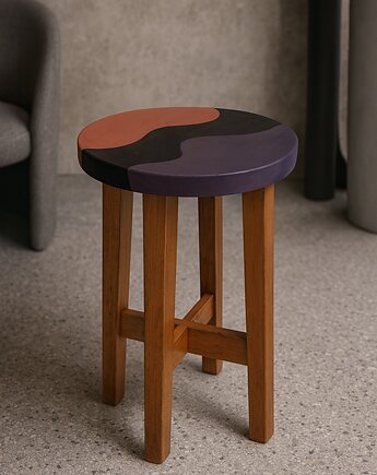 Taboret z litego drewna z wyjątkowymi ręcznie malowanymi akcentami, Natea Studio