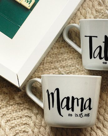 Zestaw 2 kubków MAMA i TATA Z WYBRANĄ DATĄ, Jędrki