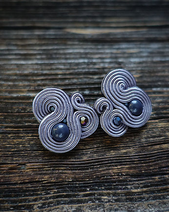 Małe , szare, eleganckie kolczyki sutasz, Mró Soutache