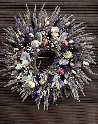 Wianek naturalny fioletowo - biały na bazie traw, Zamotana z pasją