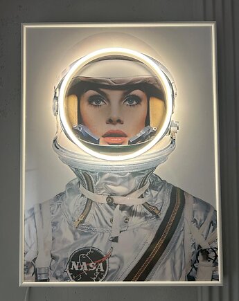 Retro Plakat LED Neon Astronautka w Ramie Vintage Dekoracja Ścienna, neonxhaze