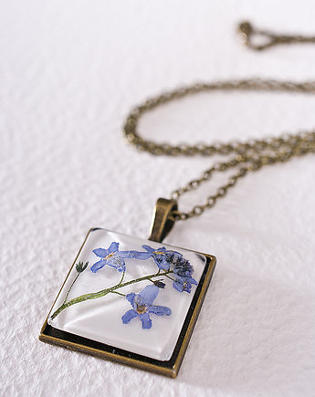 Kwadratowy naszyjnik z żywicy z niezapominajkami, So Jewelry