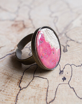 Pierścionek z ceramicznym oczkiem, studnia ceramiczna