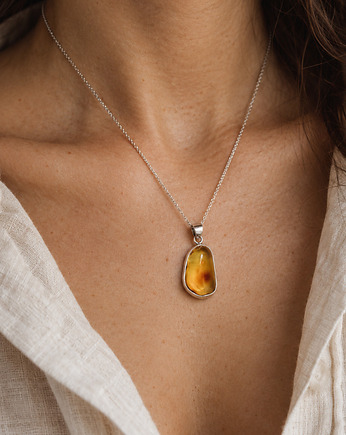 Owalny Cytrynowy Bursztyn Naturalny - Elegancki i Wyjątkowy Naszyjnik, Amber Charm