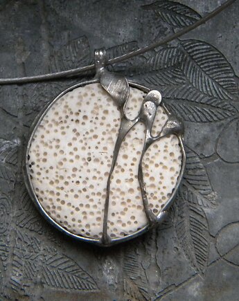 Biała lawa z listkami - naszyjnik, Beata Trotter