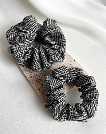 Wełniana srunchie w czarno-białą kratkę Black Check, Volie Line