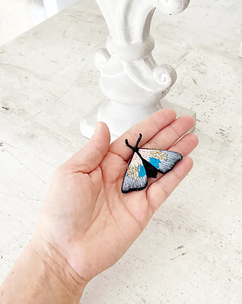 Broszka ĆMA 21 ręcznie haftowana przypinka owady motyle, HAART