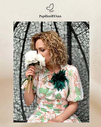 Broszka z piór butelkowa zieleń, PapillonBYAnn