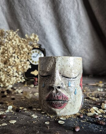 Kubek ON, Kubek twarz, rzeźbiony Kubek, Czarka dla Joginki, Fiona Ceramics