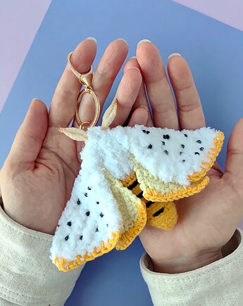 Szydełkowy brelok zawieszka ćma biało żółta, Not only cute crafts
