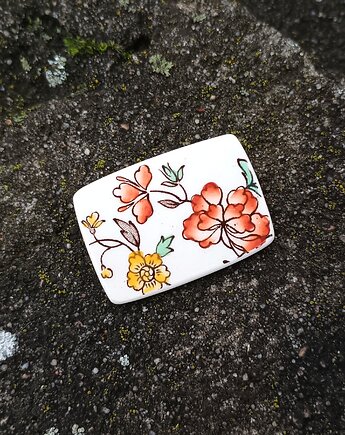 Broszka w kwiaty, biżuteria z talerzy