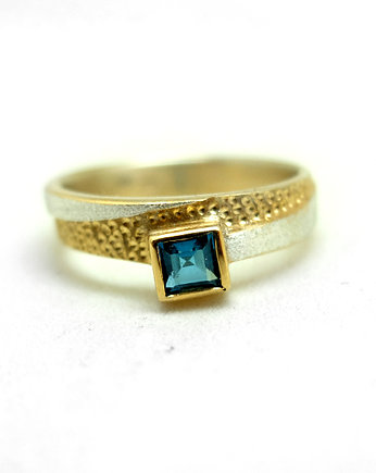 Srebrny pierścionek wstęga z topazem, Wierzbanowska