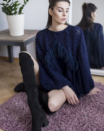 Sweter z motywem warkoczy i frędzlami, AnnaZaworska