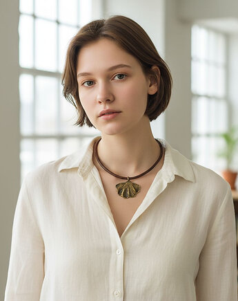 Liść naszyjnik na rzemieniu Black, galeria nuit