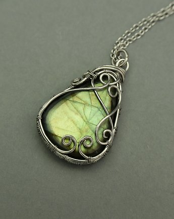 Wisiorek ze złotym labradorytem wire wrapping labradoryt, Agata Rozanska