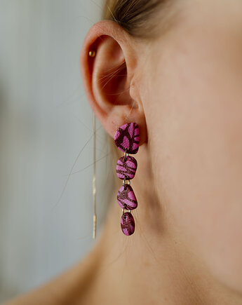 Wiszące łańcuszki w marmurkowy wzór, Dwie Gliny