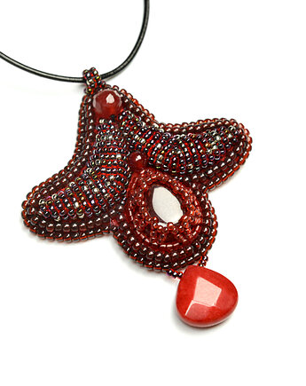 Sharadasya, wisior z jadeitem i karneolem, beading, Sol