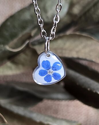 Zawieszka z niezapominajką wisiorek niezapominajka serce, zkwiatem