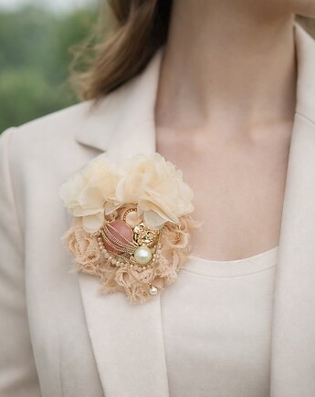 Edelteuda broszka, Nat design