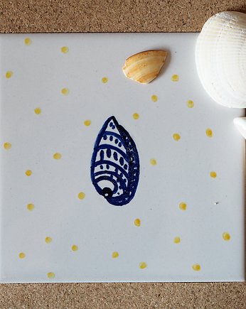 Kafelek ręcznie malowany z muszlą, azulkafelki