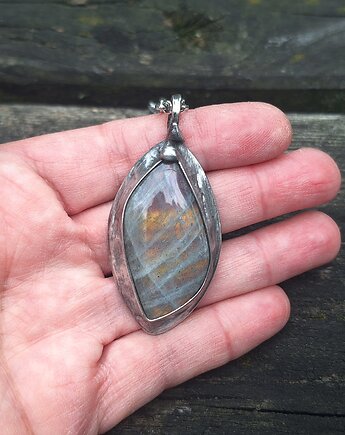 Kogo to obchodzi - wisiorek, po drugiej stronie lustra