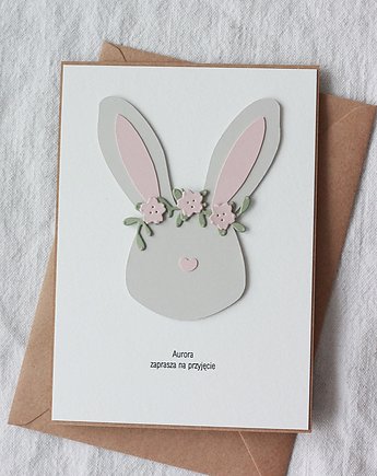 Sweet Bunny. Zaproszenia urodzinowe z szarym zajączkiem, papierkarnia