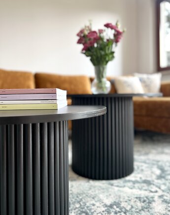 Zestaw dwóch czarnych ryflowanych stolików kawowych Ø 70 & Ø 53 cm, tr.tables