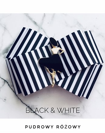 Brosza Black & White  w paski z Damą, Pudrowy Różowy