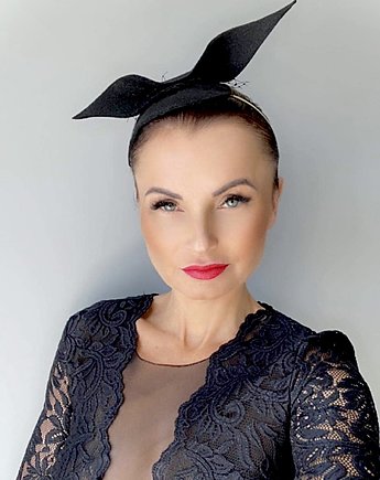 Toczek filcowy / fascynator czarny, MONIKA SAXTON LUXURIOUS MILLINERY