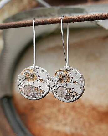 Mechaniczne kolczyki 242, Zegarynki