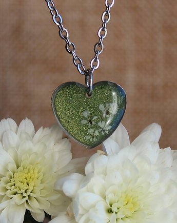 Wisiorek srebrna zawieszka serce serduszko zielone dzika marchew, zkwiatem