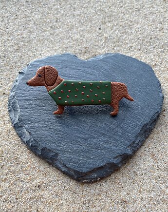 Broszka jamnik w zielonym sweterku , Megan Little Things