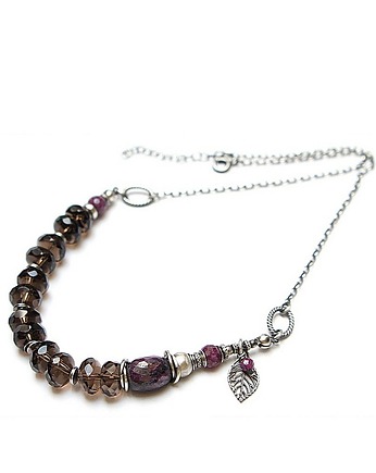 Wiśnie w czekoladzie vol.2  -  naszyjnik, Katia i krokodyl