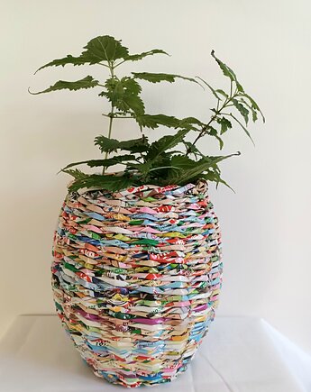 Pękaty koszyk z gazet, makkireQu