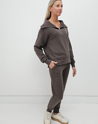 Anisa minimalistyczny lekko dopasowany komplet spodnie i bluza - Chocolate, Ablush